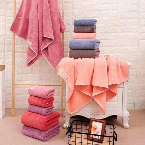 CERTO DIAMOND CORAL TOWEL<br><br><br>
